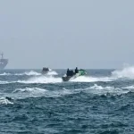 হরমুজ প্রণালিতে ৩ জাহাজ লক্ষ্য করে গুলি