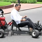 তরুণ শিক্ষার্থী রিজওয়ানের তৈরি রেসিং কার চালালেন প্রধানমন্ত্রী