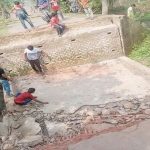 শার্শায় বালুবাহী ট্রাকের ভারে সেতু ধসে যোগাযোগ বিচ্ছিন্ন, দুর্ভোগে স্থানীয়রা