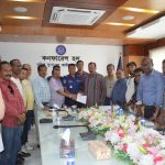 সাংবাদিকের বিরুদ্ধে কুরুচিপূর্ণ প্রচারণাকারী চক্রকে সনাক্ত ও গ্রেফতারের দাবিতে এসপির কাছে স্মারকলিপি প্রদান